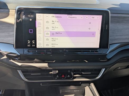 Used 2025 Volkswagen Atlas SEL Premium R-Line image 26