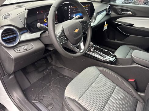 New 2026 Chevrolet Trax LT w/ LT Convenience Package FWD image 14