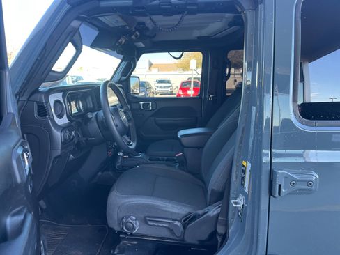 Used 2024 Jeep Gladiator Sport image 14