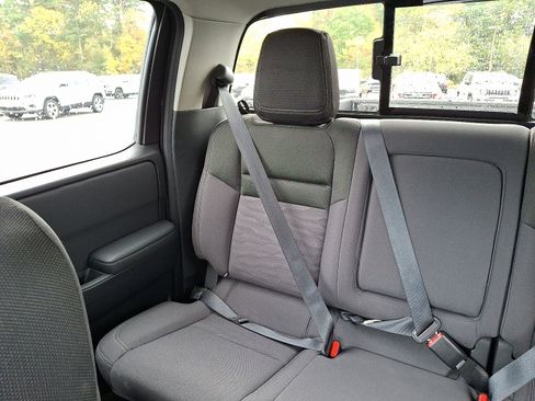 Used 2024 Nissan Frontier SV w/ SV Convenience Package image 18