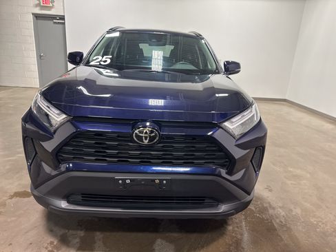 Used 2025 Toyota RAV4 XLE AWD/4WD image 5