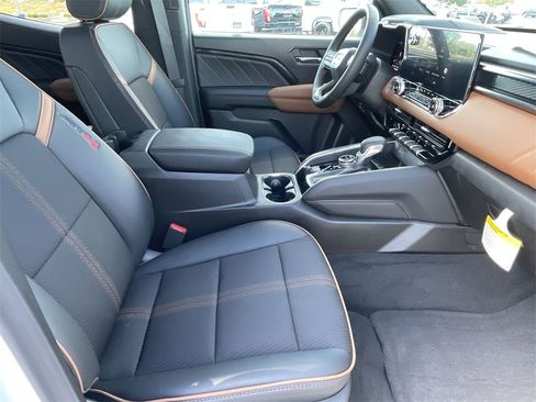 New 2025 GMC Canyon AT4 w/ Nightfall Edition image 29