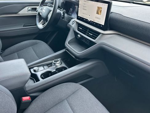 Certified 2025 Ford Explorer Active image 18