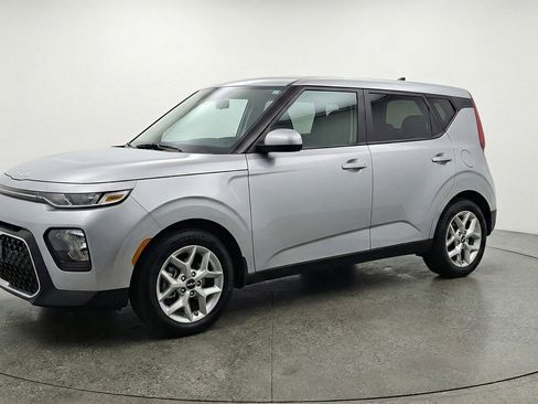 Used 2025 Kia Soul LX w/ LX Technology Package image 3