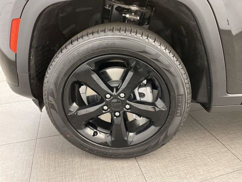 New 2025 Jeep Grand Cherokee L Limited w/ Black Appearance Package AWD/4WD image 10