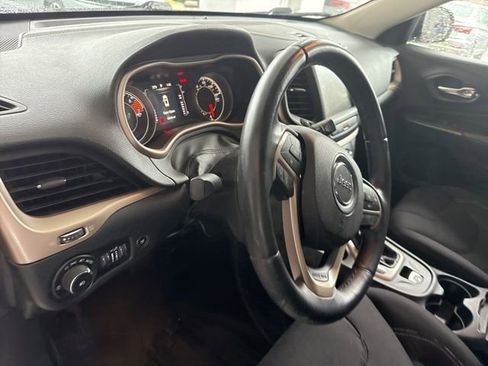 Used 2016 Jeep Cherokee 75th Anniversary FWD image 16