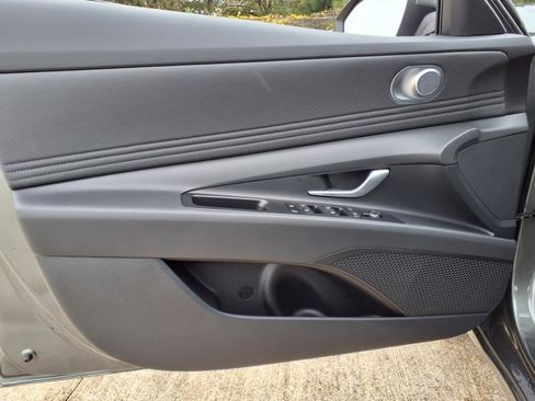 New 2025 Hyundai Elantra SEL image 10