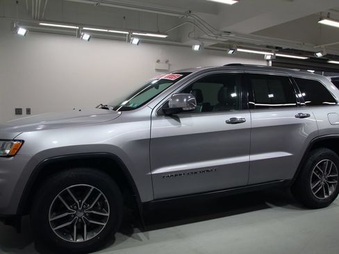 Used 2017 Jeep Grand Cherokee Limited AWD/4WD image 3