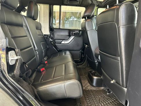 Used 2012 Jeep Wrangler Unlimited Rubicon w/ Connectivity Group AWD/4WD image 24