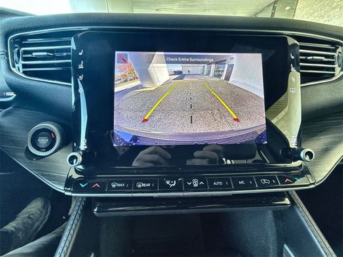 Used 2023 Jeep Wagoneer L Series III w/ Preferred Equipment Group image 14