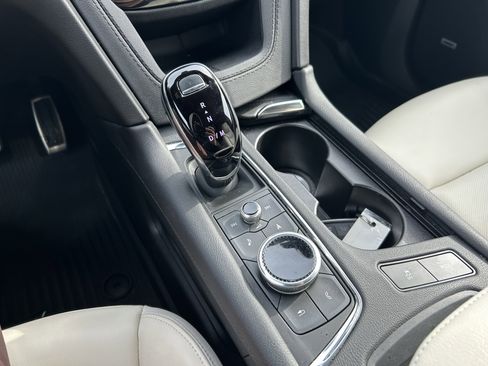 Used 2024 Cadillac XT6 Sport w/ Technology Package image 16