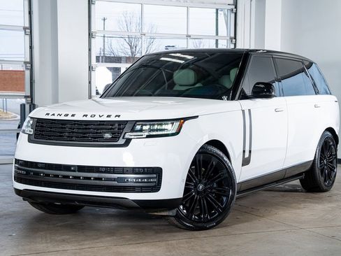 Used 2025 Land Rover Range Rover Long Wheelbase Autobiography image 2