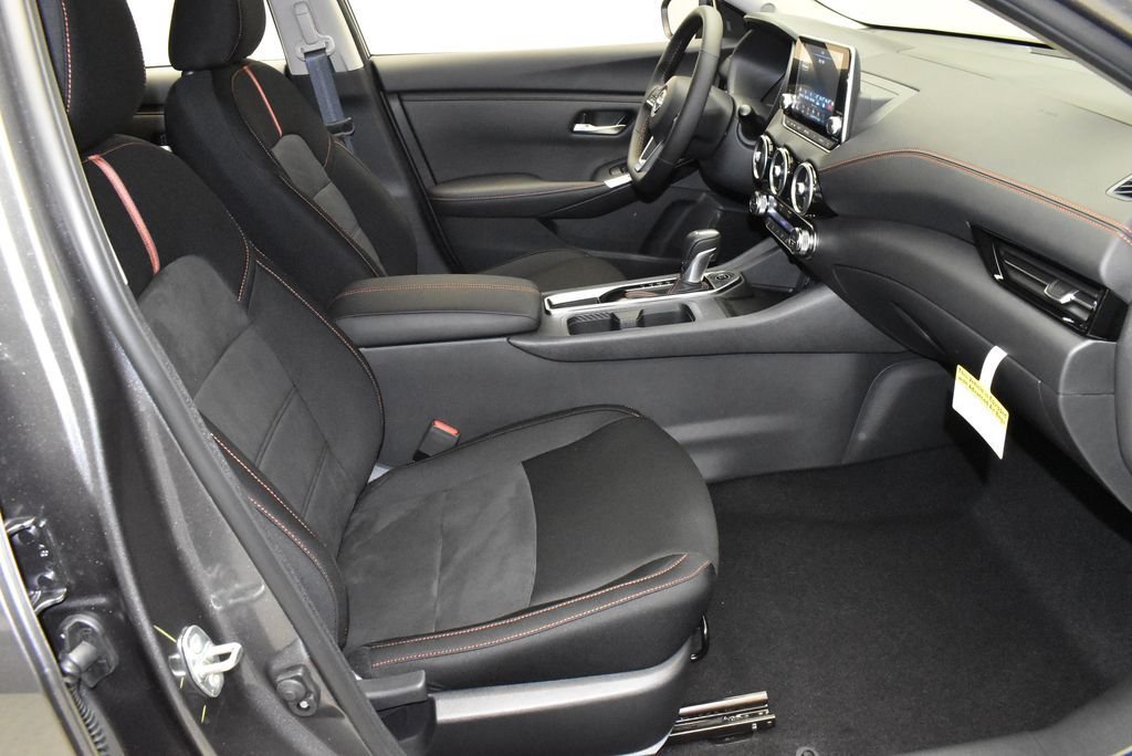 Used 2025 Nissan Sentra SR FWD image 25