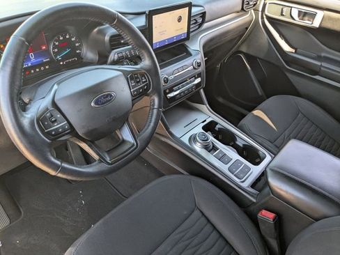 Used 2020 Ford Explorer XLT image 28