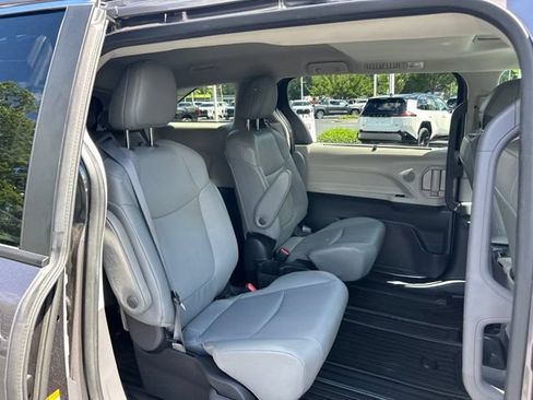 Used 2024 Toyota Sienna XLE w/ XLE Plus Package FWD image 21