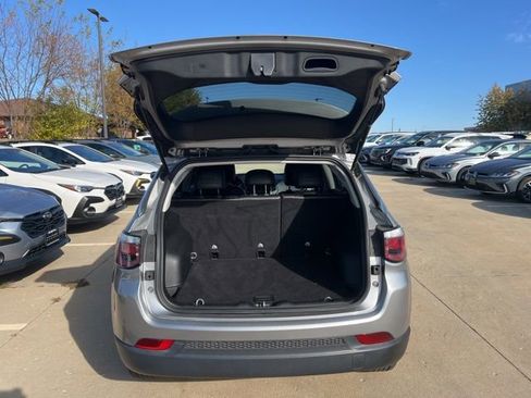 Used 2020 Jeep Compass Latitude image 9