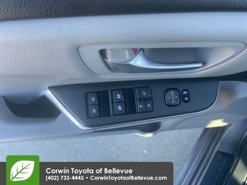 Used 2016 Toyota Camry SE image 11