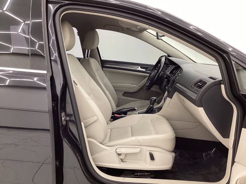 Used 2017 Volkswagen Golf Alltrack S image 15