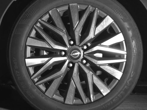 Used 2024 Nissan Altima 2.5 SV FWD image 12