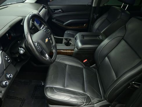 Used 2020 Chevrolet Suburban LT image 18