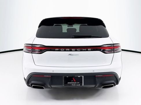 Certified 2025 Porsche Macan AWD/4WD image 10