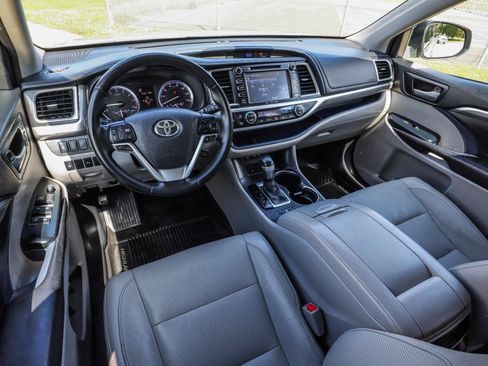 Used 2017 Toyota Highlander Limited AWD/4WD image 28