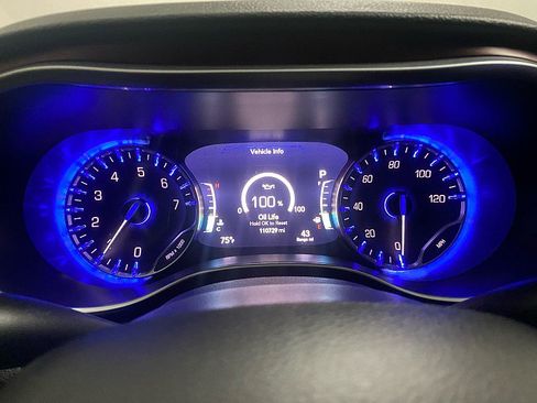 Used 2017 Chrysler Pacifica Limited image 18