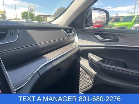 Used 2023 Jeep Grand Cherokee Limited w/ Luxury Tech Group II AWD/4WD image 37