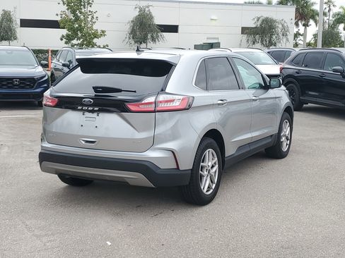 Used 2023 Ford Edge SEL image 4