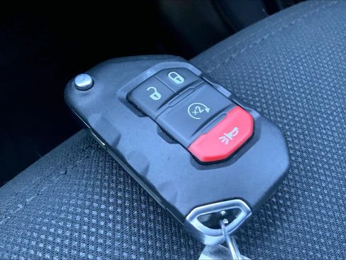 Used 2023 Jeep Gladiator Sport image 15