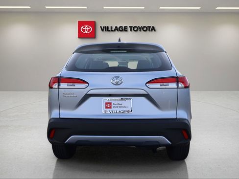 Certified 2023 Toyota Corolla Cross L image 4
