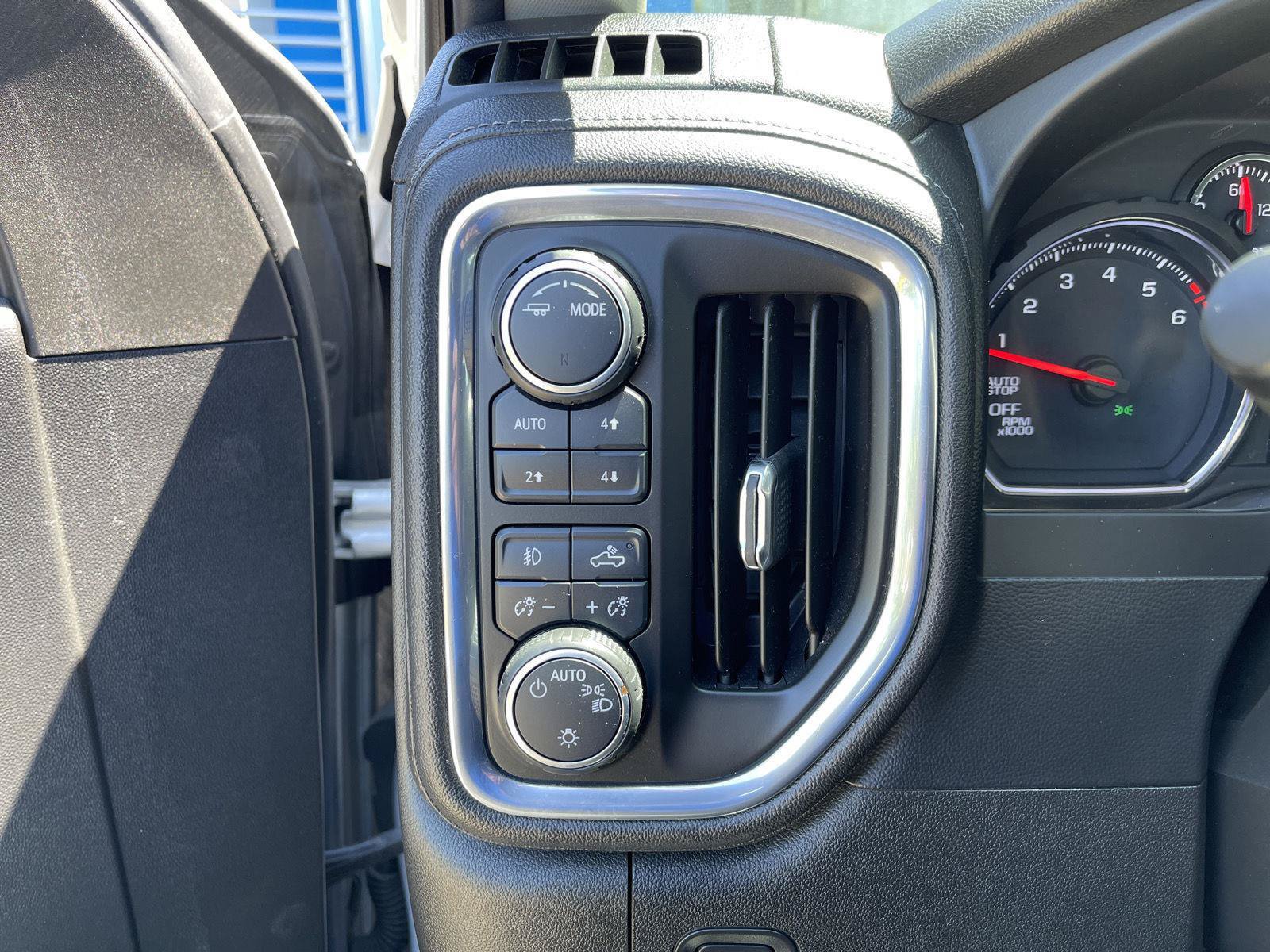 Used 2021 Chevrolet Silverado 1500 LT Trail Boss w/ Convenience Package II AWD/4WD image 19