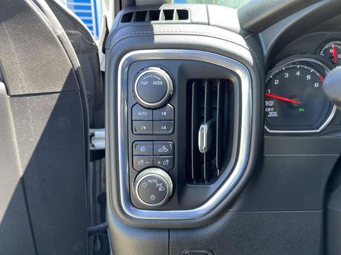 Used 2021 Chevrolet Silverado 1500 LT Trail Boss w/ Convenience Package II AWD/4WD image 19