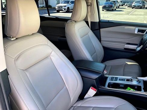 Used 2022 Ford Explorer XLT w/ Equipment Group 202A image 24