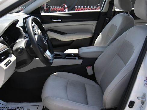 Used 2024 Nissan Altima 2.5 SV FWD image 17
