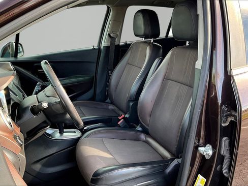 Used 2015 Chevrolet Trax LT w/ LT Sun and Sound Package image 20