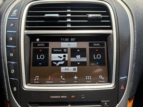 Used 2016 Lincoln MKX Reserve w/ Enhanced Security Package FWD image 19