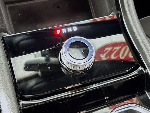 Used 2022 Jeep Grand Cherokee L Laredo image 3