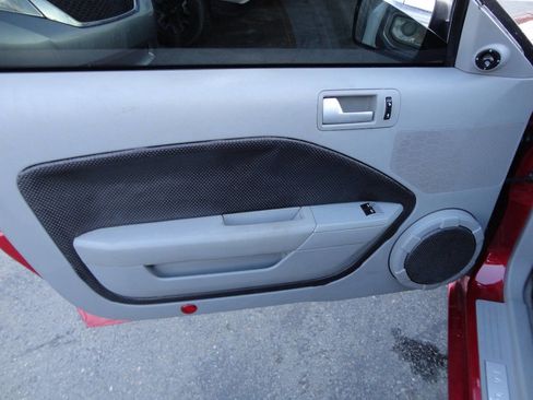 Used 2006 Ford Mustang GT Premium image 10