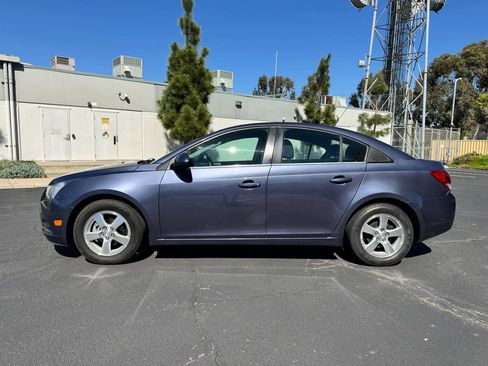 Used 2014 Chevrolet Cruze LT FWD image 2