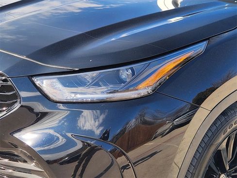Used 2023 Toyota Highlander XSE image 8