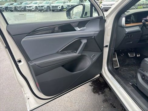 New 2026 Volkswagen Tiguan SEL R-Line AWD/4WD image 37