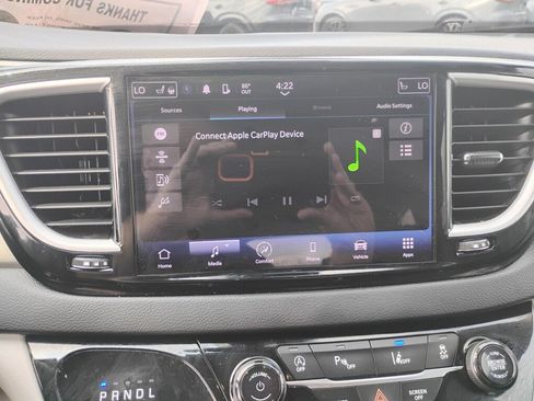 Used 2023 Chrysler Pacifica Touring-L FWD image 19