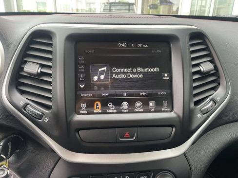 Used 2015 Jeep Cherokee Trailhawk AWD/4WD image 22