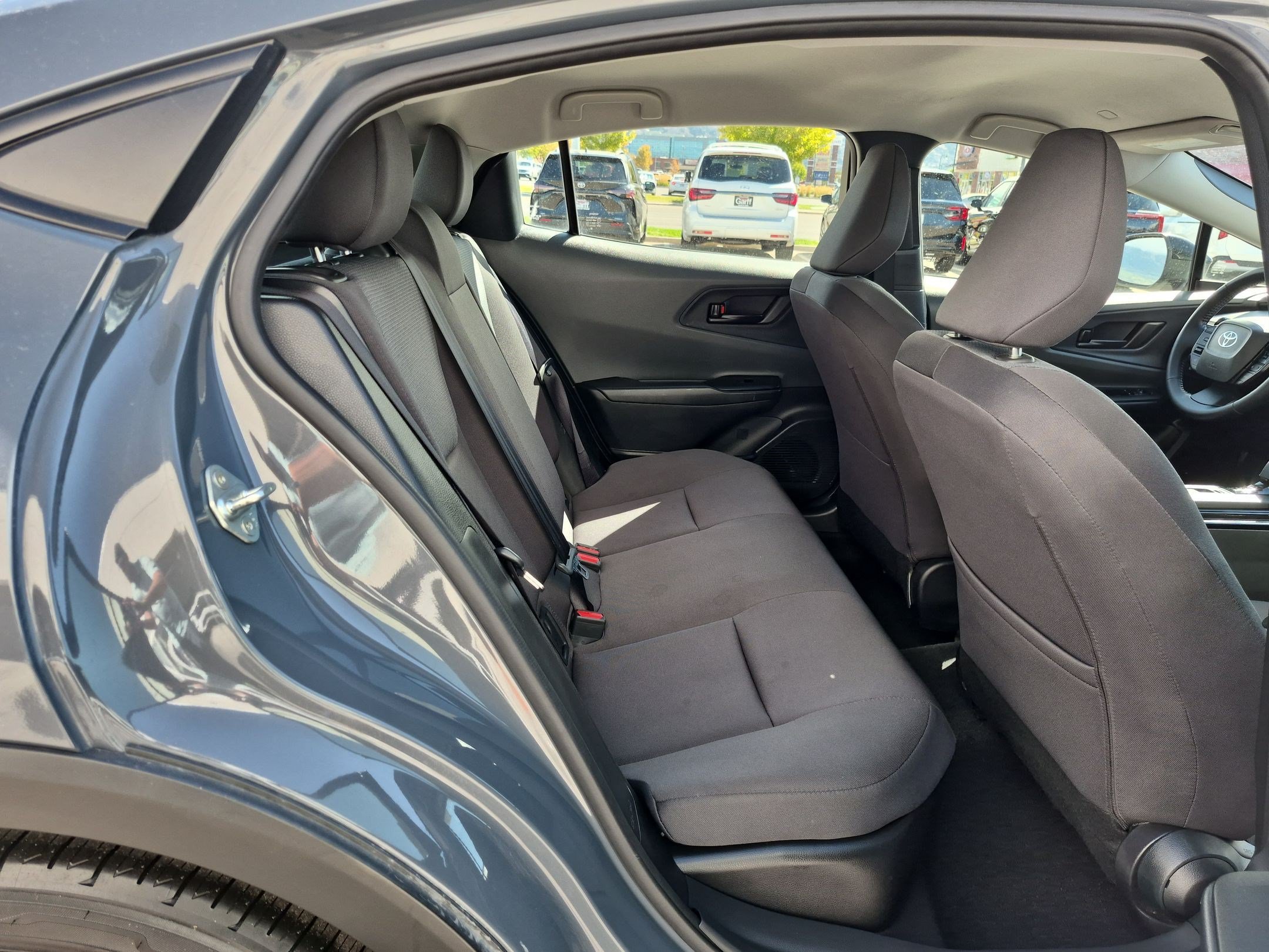 Used 2025 Toyota Prius LE FWD image 32