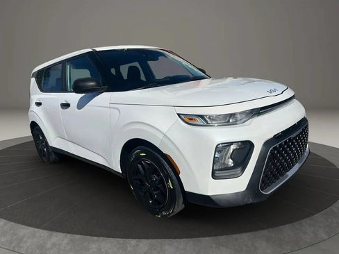 Used 2022 Kia Soul LX w/ Technology Package FWD image 3
