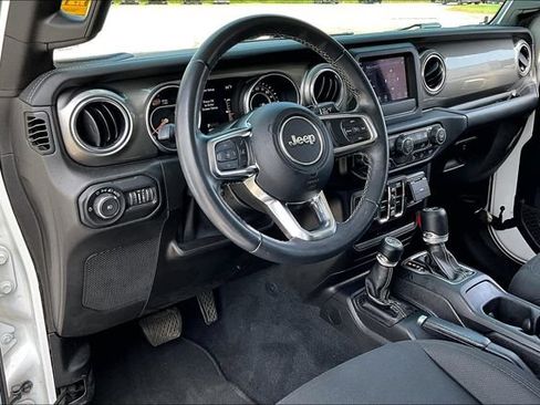 Used 2019 Jeep Wrangler Unlimited Sahara w/ Safety Group AWD/4WD image 17