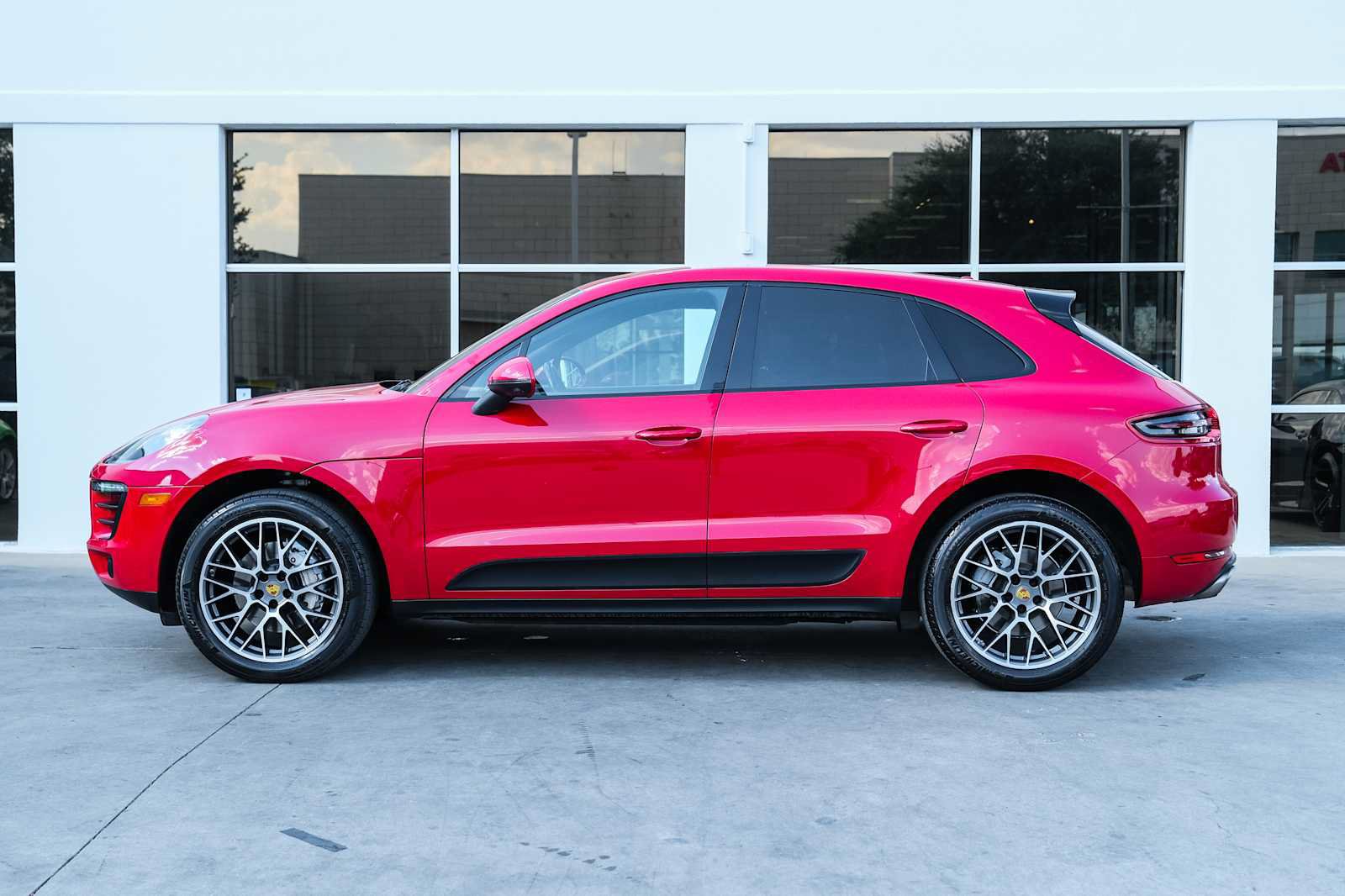 Used 2018 Porsche Macan S AWD/4WD image 18