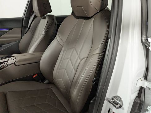 Certified 2024 BMW i5 eDrive40i w/ Convenience Package image 18