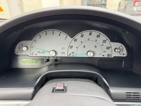 Used 2002 Ford Thunderbird Base image 21